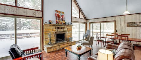 Fireplace, books, stereo
