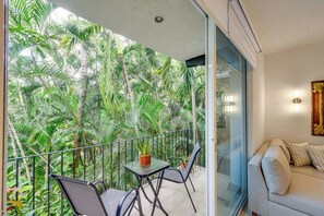 Property grounds - 1 Block to Playa Los Tules, Pool Access! Lush Unit (Puerto Vallarta)