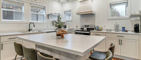 Fridge, microwave, stovetop, dishwasher