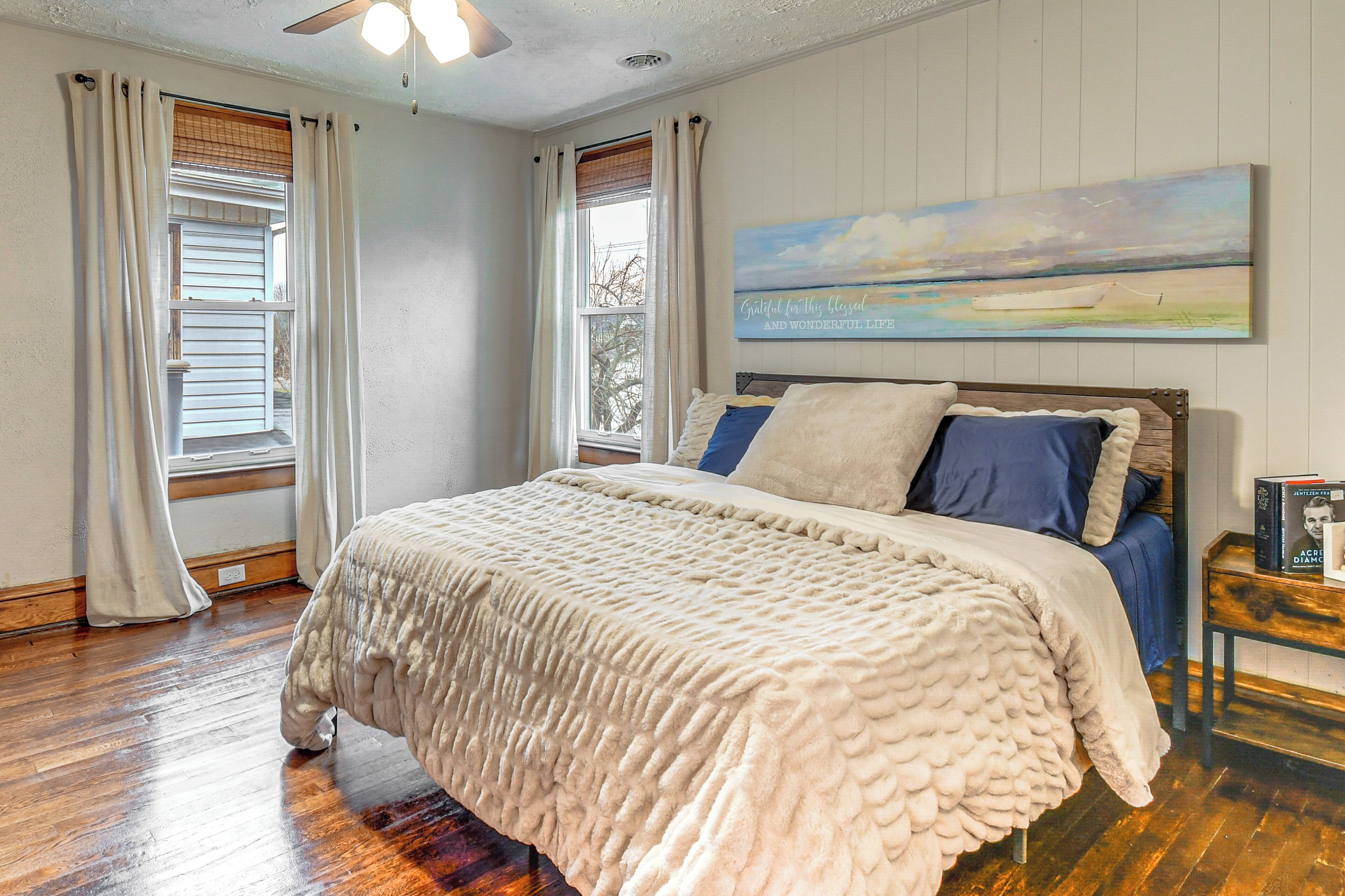 3 bedrooms, iron/ironing board, internet, bed sheets