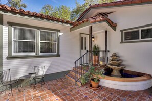 Exterior - Spacious Courtyard & Spanish Charm: Silverado Home (Silverado)