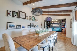 Dining - Luxurious Outdoor Oasis! Spacious Mesa Retreat (Mesa)
