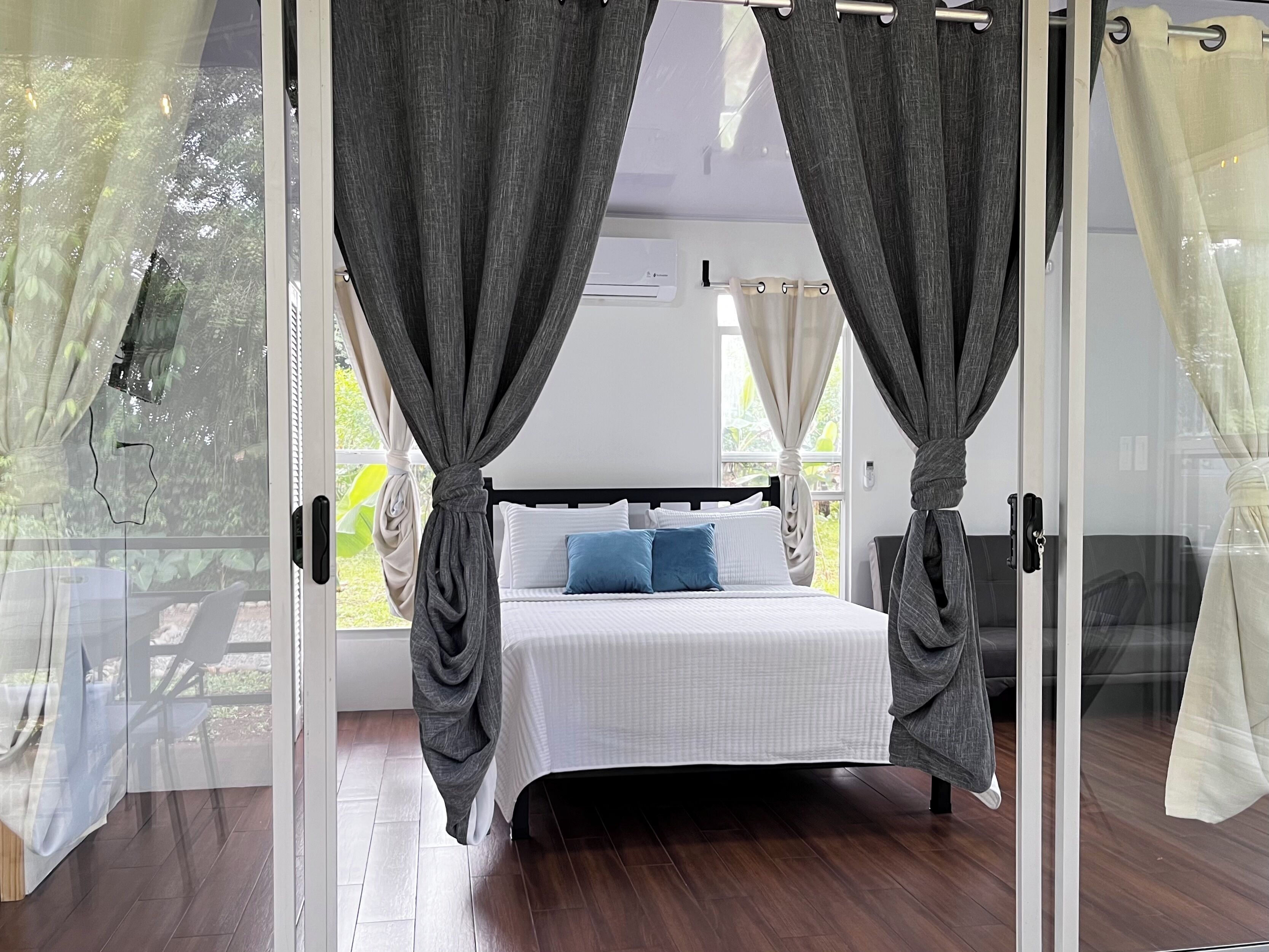 1 bedroom, internet, bed sheets