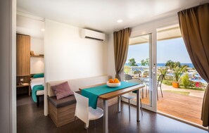 Dining - Stunning home in Novigrad with WiFi (Novigrad)