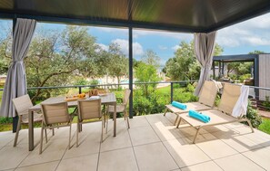 Outdoor dining - Stunning home in Novigrad with swimming pool (Novigrad)