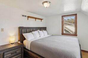 4 chambres, fer et planche à repasser, Wi-Fi, draps fournis