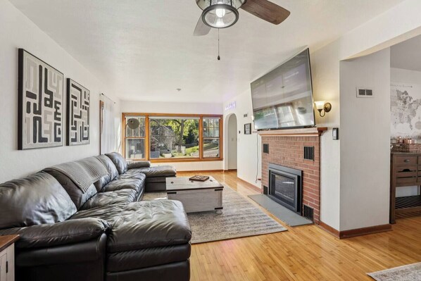 Télévision, cheminée