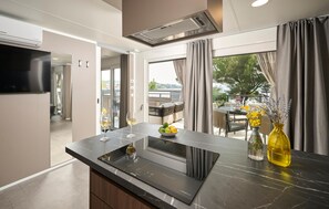 Dining - Awesome home in Njivice with WiFi (Njivice)