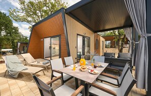 Outdoor dining - Amazing home in Njivice with swimming pool (Njivice)
