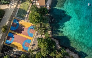 Sports court - Gorgeous home in Njivice with WiFi (Njivice)