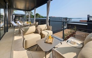 Outdoor dining - Gorgeous home in Njivice with WiFi (Njivice)