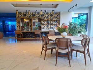 Dining - Luxury 3BR in Naco•Pool, Gym & Parking•Fast Wi-Fi (Santo Domingo)