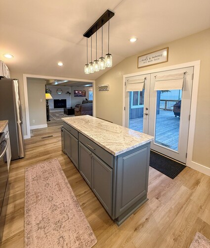 Hidden Oasis 3BD/2.5BA on secluded 1/2 acre. Sleeps 8, near Reno/Tahoe