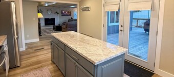 Hidden Oasis 3BD/2.5BA on secluded 1/2 acre. Sleeps 8, near Reno/Tahoe