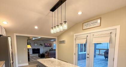 Hidden Oasis 3BD/2.5BA on secluded 1/2 acre. Sleeps 8, near Reno/Tahoe