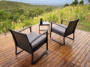 Terrace/patio - Luxury 1-bedroom cabin in beautiful Tello/Tatacoa Huila, with air conditioning (Tello)