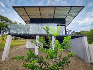 Property grounds - Luxury 1-bedroom cabin in beautiful Tello/Tatacoa Huila, with air conditioning (Tello)