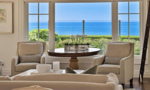 5 bed 6 bath House on Lake Ontario with pool walking distance to Oakville