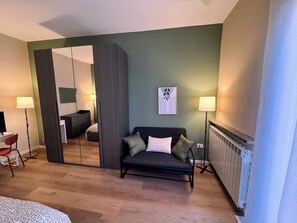 Lägenhet - 2 sovrum - privat badrum | Minibar, arbetsyta för laptop, mörkläggningsgardiner och ljudisolering