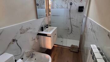 Apartment, 2 Schlafzimmer, eigenes Bad | Badezimmer