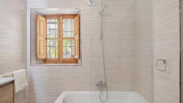 Villa | Bathroom