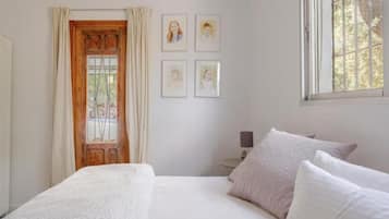 Villa | 5 bedrooms, individually furnished, iron/ironing board