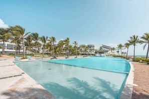 Pool - Apt w/ 2br ocean view & Jacuzzi in Sotogrande (Punta Cana)
