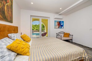 Free WiFi, bed sheets - Holiday house MARLY with private pool (Kras)
