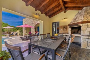 Outdoor dining - Holiday house MARLY with private pool (Kras)