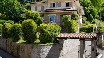 Esterni