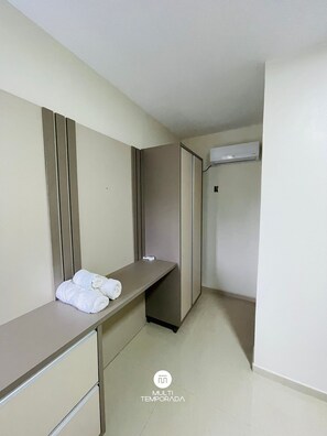 Honeymoon Cabin, Jetted Tub, Pool View | Interior - Sitio Moderno do Zizo - Angelina/sc (Angelina)