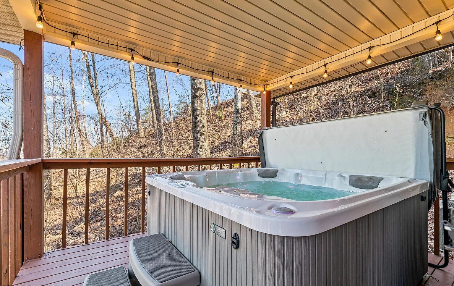 Bañera de hidromasaje al aire libre