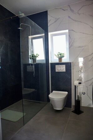 Shower, hair dryer, towels, soap - Domus Somnium (Raštević)