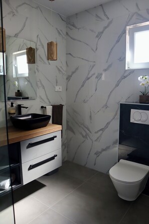 Shower, hair dryer, towels, soap - Domus Somnium (Raštević)