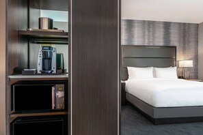 Tabla de planchar con plancha, wifi gratis y ropa de cama 