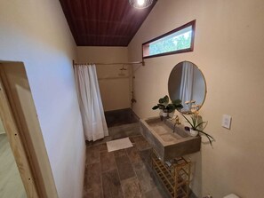 Towels, soap, toilet paper - Cabin in the Country (Santiago Nonualco)