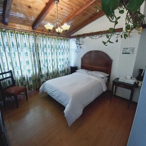 Standard Studio Suite | Free WiFi, bed sheets - Hotel El Geranio (Quito)