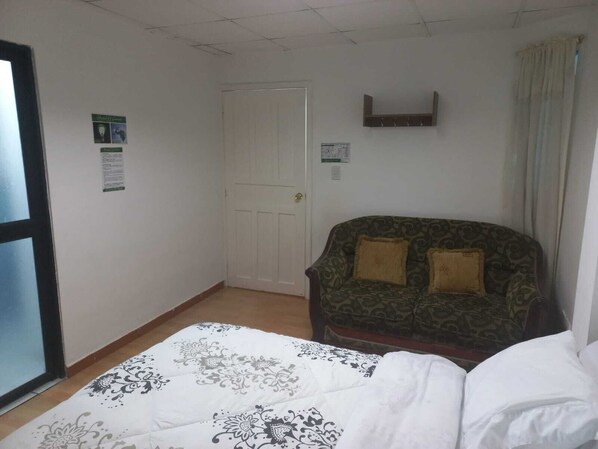 Standard Double Room | Free WiFi - Hotel El Geranio (Quito)