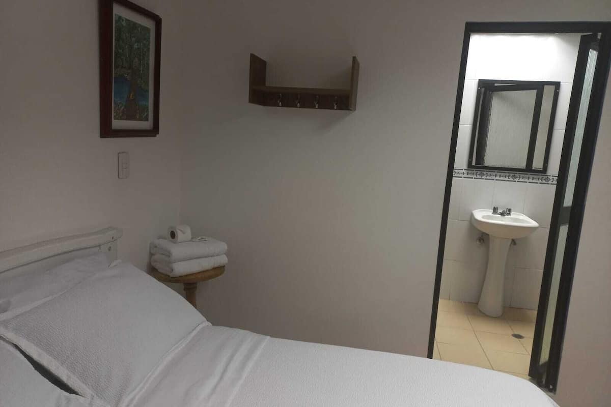 Standard Double Room | WiFi (free), bed sheets
