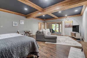 4 Schlafzimmer, Schreibtisch, Bügeleisen/Bügelbrett, Reisekinderbett