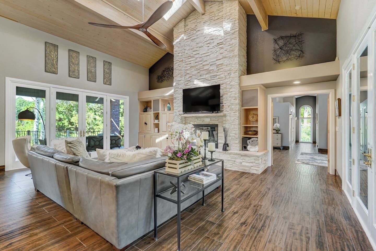 Télévision, cheminée