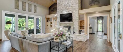 Télévision, cheminée