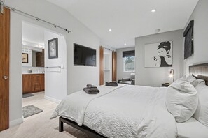 3 habitaciones, escritorio, tabla de planchar con plancha y wifi gratis 