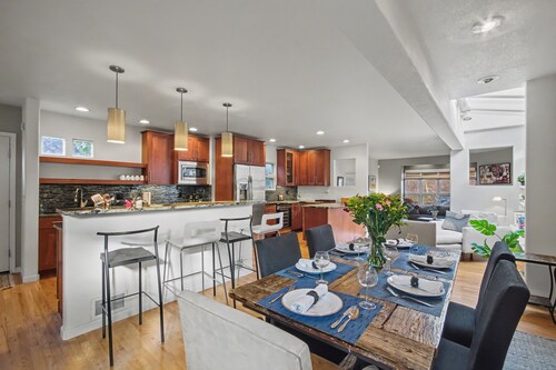 Cozy 3-bedroom house next to Park near Everything!