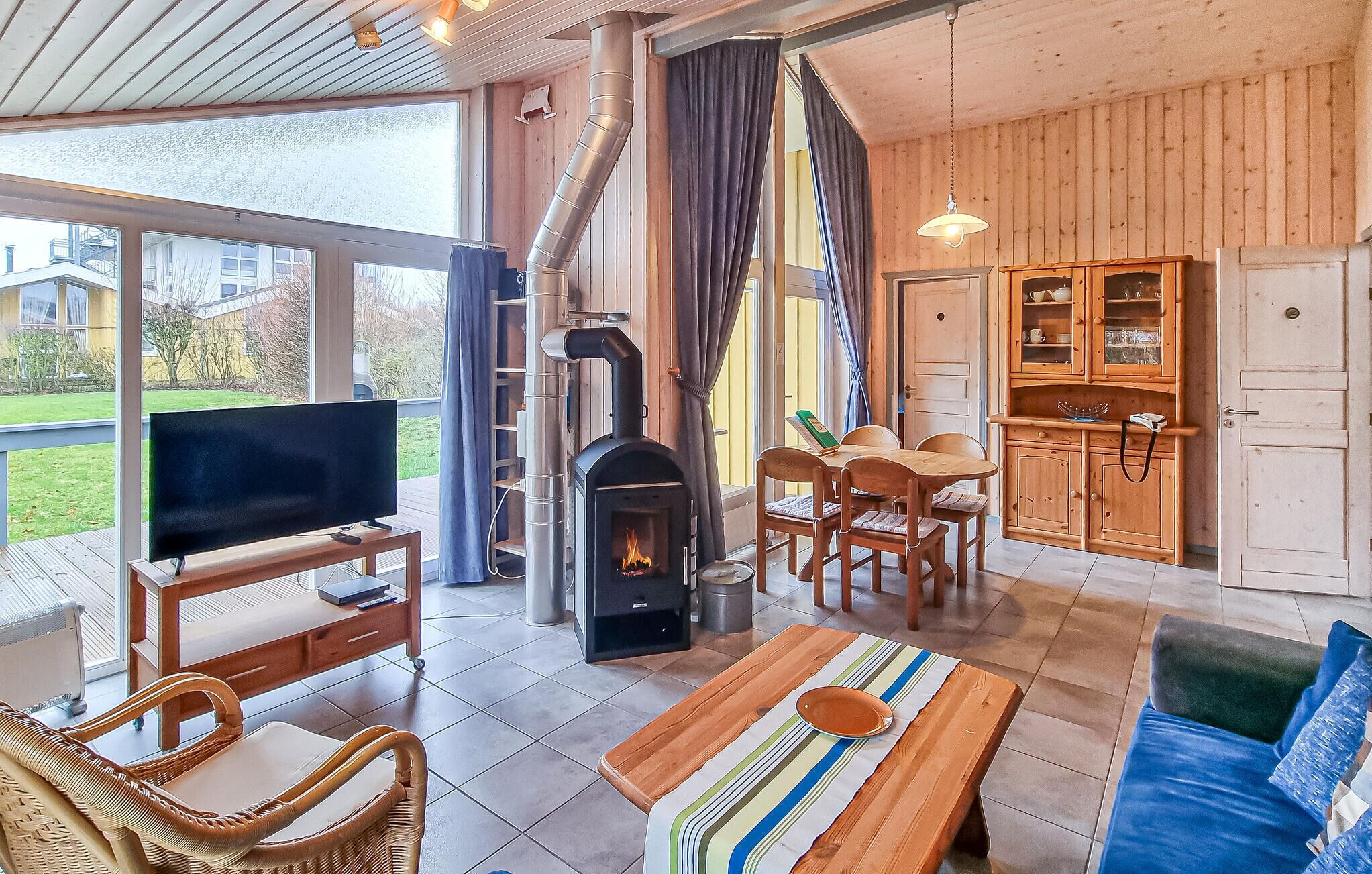 Téléviseur connecté, foyer, lecteur de DVD, chaîne audio