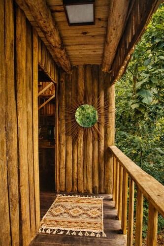 Treehouse: Unique Accommodation with Pool, Bathtub, and Restaurant