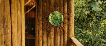 Treehouse: Unique Accommodation with Pool, Bathtub, and Restaurant