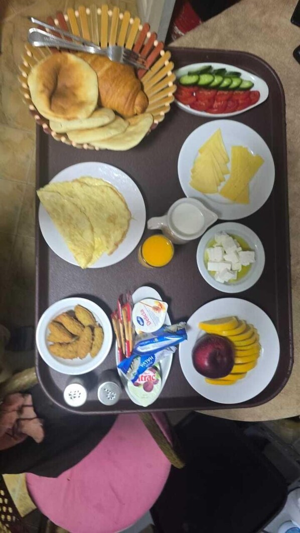 Free daily continental breakfast - Mazaya Pyramids View Inn (Giza)