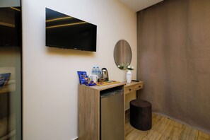 Deluxe Double Room, City View | Coffee and/or coffee maker - Mazaya Pyramids View Inn (Giza)