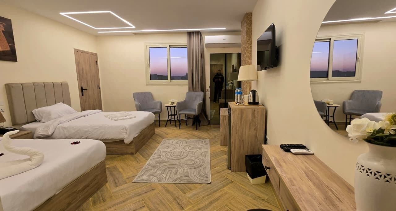 أغطية فراش متميزة وألحفة محشوة بالريش وأسرّة بإسفنج يتكيف مع شكل الجسم